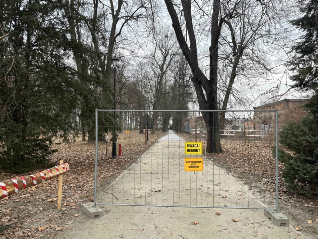 Remonty parków w Jelczu-Laskowicach. Kiedy zostaną otwarte dla mieszkańców? - Remonty parków w Jelczu-Laskowicach. Fot. Beata Makowska