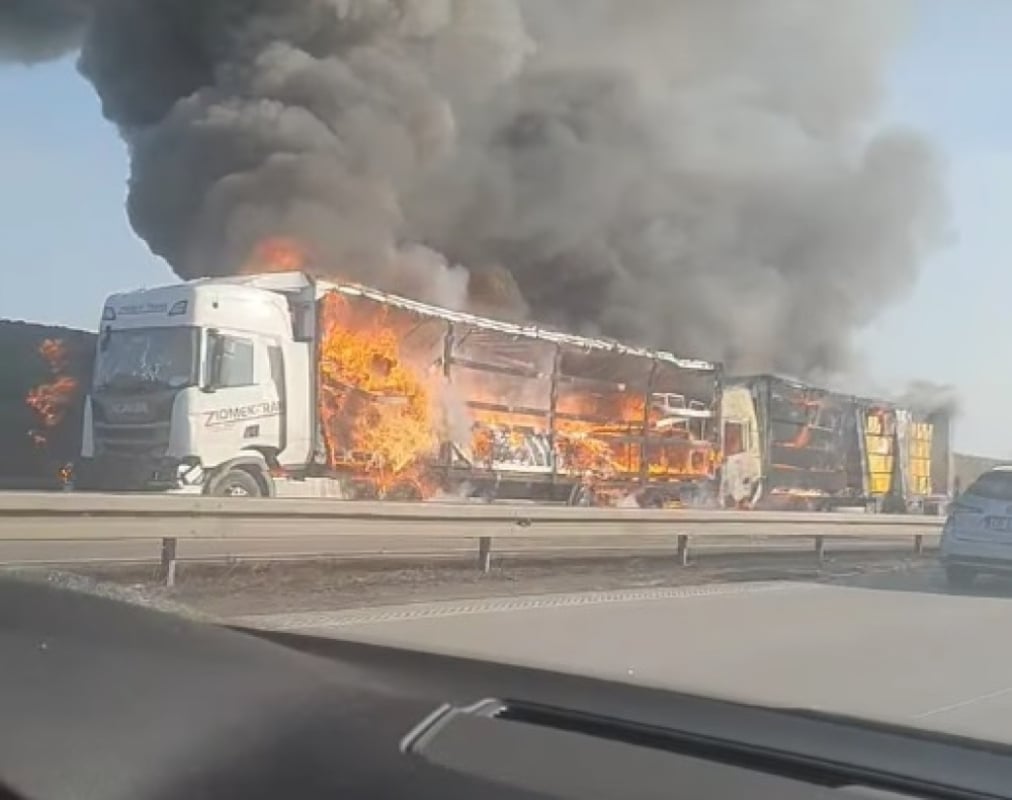 Ciężarówki płoną na A4 pod Wrocławiem! Trasa jest zablokowana [ZDJĘCIA, WIDEO] - Pożar ciężarówek na autostradzie A4. Fot. Marek (Facebook)