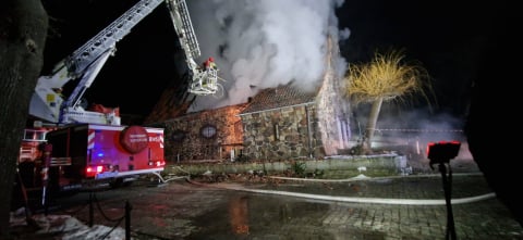 Kaplica w Wołowie spłonęła doszczętnie! Na miejscu pracowało siedem zastępów straży pożarnej [ZDJĘCIA] - 5