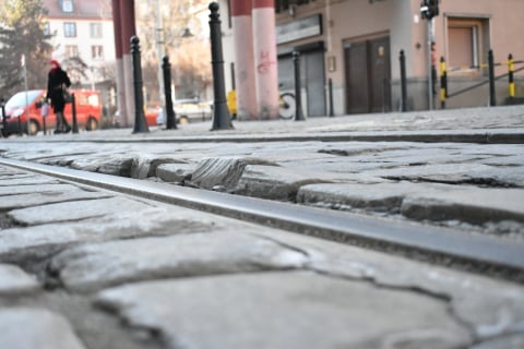 Beton "udaje" kostkę brukową na Szczytnickiej. To nie jedyne takie miejsce we Wrocławiu - 1