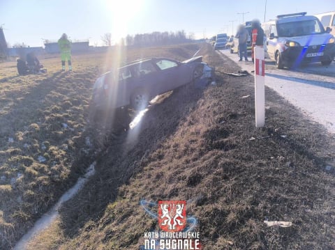 Samochód w rowie na A4, ogromny korek na AOW. Gorące popołudnie na drogach - 9