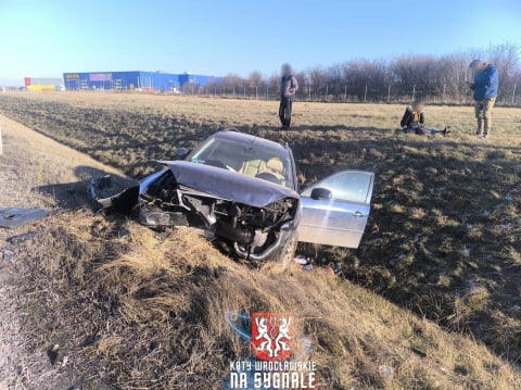 Samochód w rowie na A4, ogromny korek na AOW. Gorące popołudnie na drogach - 8