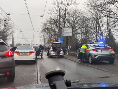 Wypadek na Krakowskiej, zepsuty samochód na Moście Grunwaldzkim. Duże utrudnienia dla pasażerów MPK