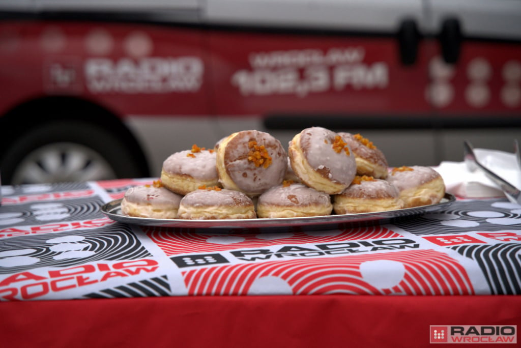 Mamy setki pączków do rozdania! Tłusty czwartek z Radiem Wrocław i Miastem Szklarska Poręba - Dziennikarze Radia Wrocław będą rozdawali pączki przy dolnej stacji wyciągu na Szrenicę. Fot: Radio Wrocław