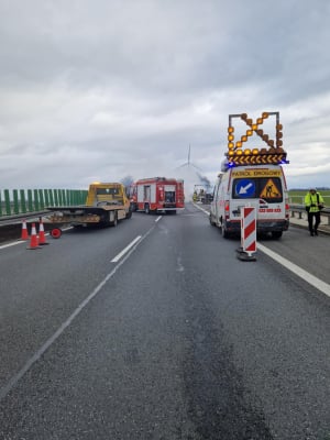 Pożar dostawczaka na autostradzie A4. Trasa w stronę Wrocławia ponownie zablokowana [AKTUALIZACJA] - 2