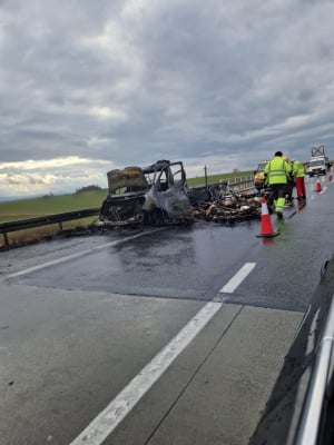 Pożar dostawczaka na autostradzie A4. Trasa w stronę Wrocławia ponownie zablokowana [AKTUALIZACJA] - 4