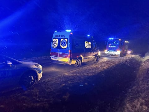 Fatalna sobota na drogach, jedna osoba nie żyje. Warunki do jazdy wciąż będą trudne - 3