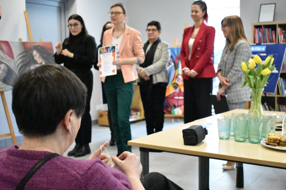 Na wrocławskim Zakrzowie powstało Centrum Aktywności Lokalnej - W CAL na Zakrzowie będą odbywać się między innymi spotkania klubu książki i warsztaty plastyczne. Fot. Mirosława Kuczkowska