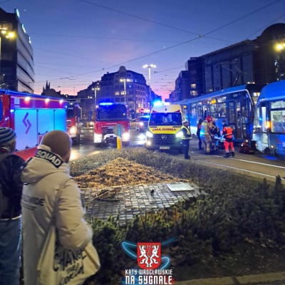 Zderzenie dwóch tramwajów na placu Dominikańskim we Wrocławiu. 7 osób rannych [ZDJĘCIA] - 0