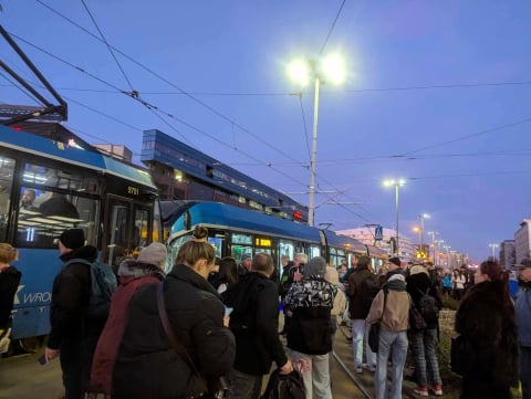 Zderzenie dwóch tramwajów na placu Dominikańskim we Wrocławiu. 7 osób rannych [ZDJĘCIA] - 3