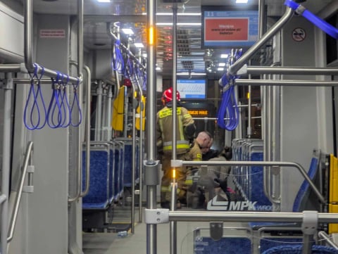 Zderzenie dwóch tramwajów na placu Dominikańskim we Wrocławiu. 7 osób rannych [ZDJĘCIA] - 4