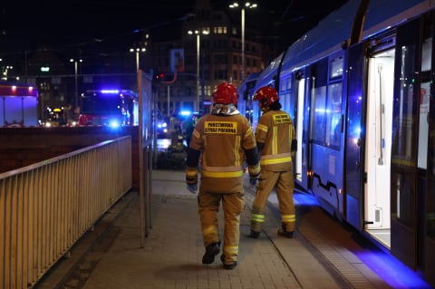 Zderzenie dwóch tramwajów na placu Dominikańskim we Wrocławiu. 7 osób rannych [ZDJĘCIA] - 9