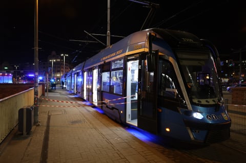 Zderzenie dwóch tramwajów na placu Dominikańskim we Wrocławiu. 7 osób rannych [ZDJĘCIA] - 10