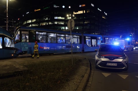 Zderzenie dwóch tramwajów na placu Dominikańskim we Wrocławiu. 7 osób rannych [ZDJĘCIA] - 8