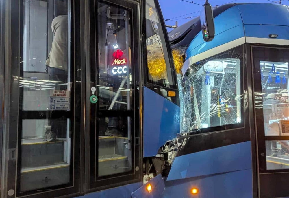 Zderzenie dwóch tramwajów na placu Dominikańskim we Wrocławiu. 7 osób rannych [ZDJĘCIA] - Zderzenie tramwajów na placu Dominikańskim. Fot. Biuro Prasowe Urzędu Miejskiego Wrocławia (Facebook)