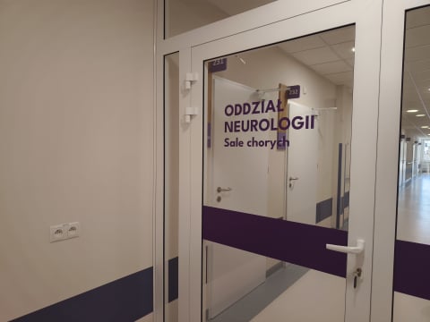 Kiedyś był zagrożeniem dla pacjentów, dziś cieszy nowoczesnością. Oddział neurologiczny w Złotoryi przeszedł remont - 0