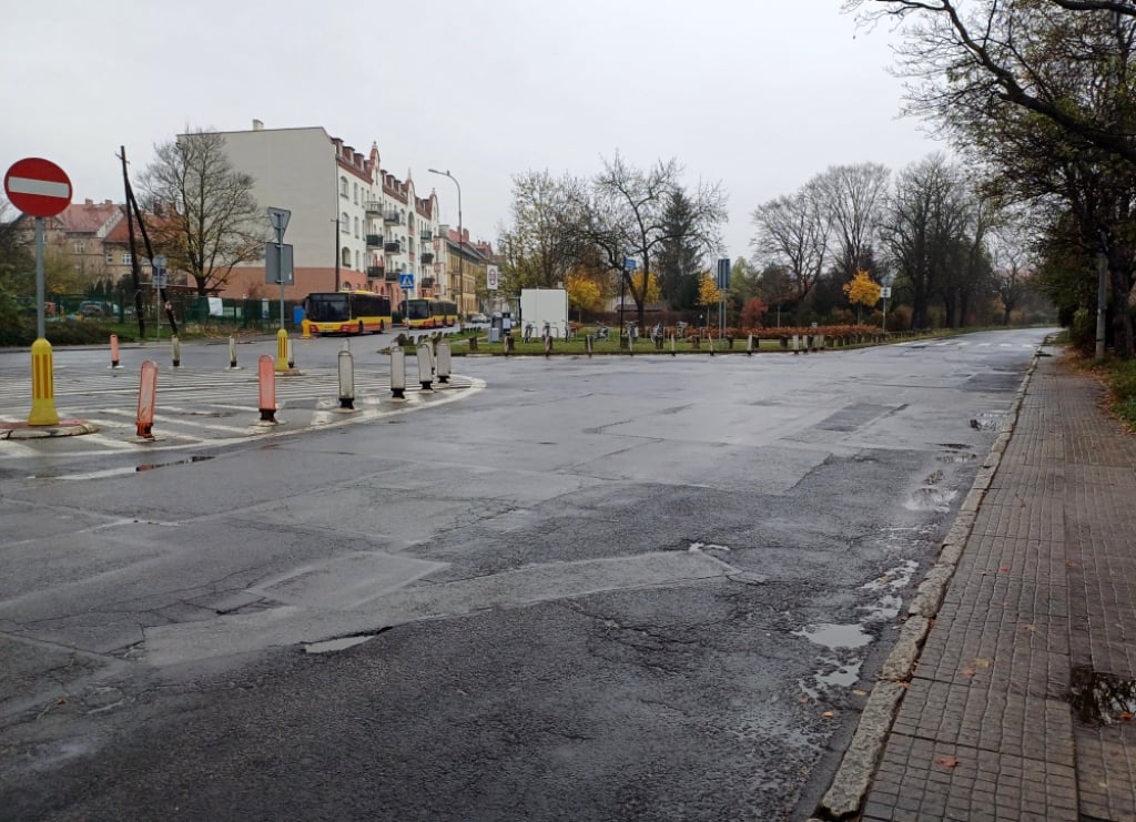 Kolejny etap remontu nawierzchni na ul. Mościckiego we Wrocławiu. Miasto wprowadza ruch wahadłowy - Rozpoczyna się drugi etap remontu ul. Mościckiego we Wrocławiu. Fot: ZDiUM Wrocław