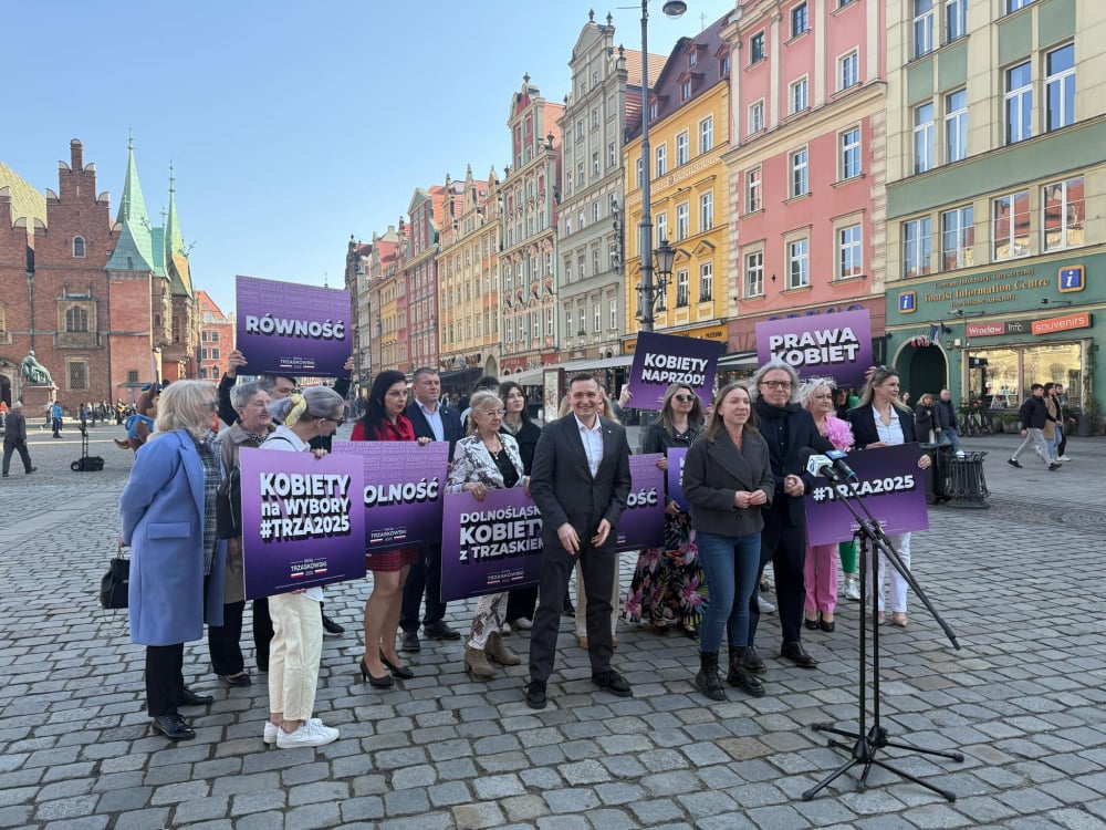 Kobiety Koalicji Obywatelskiej spotkały się na Placu Solnym, by podsumować działania na rzecz praw kobiet - 8 marca, Plac Solny we Wrocławiu. Fot: Mateusz Florczyk/ Radio Wrocław