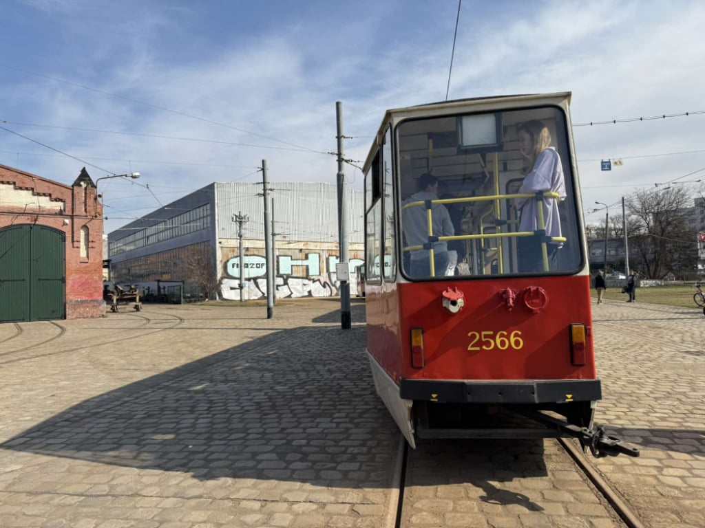 50 lat tramwajów Konstal 105N – jubileusz na wrocławskich torach - Tramwaj Konstal 105N przejechał po wrocławskich torach. Fot. M. Florczyk