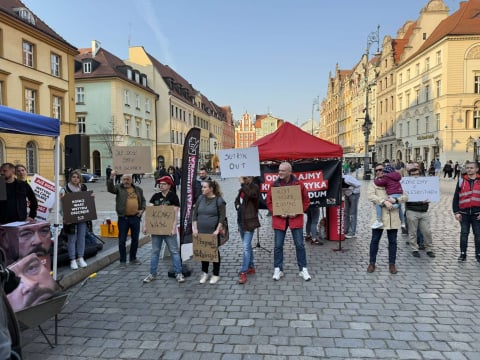 Demonstracja na wrocławskim Rynku przeciwko rządom prezydenta Jacka Sutryka - 1