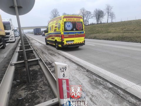 Bus wbił się w ciężarówkę na A4, lądował helikopter LPR. Utrudnienia zarówno w kierunku Zgorzelca jak i Wrocławia - 9