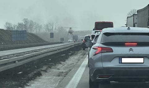 Bus wbił się w ciężarówkę na A4, lądował helikopter LPR. Utrudnienia zarówno w kierunku Zgorzelca jak i Wrocławia - 1