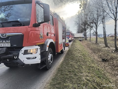 Poważny wypadek samochodowy w Miłoszycach. Trzy osoby poszkodowane, w tym jedno dziecko - 0