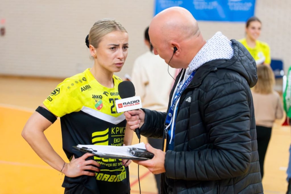 Mariola Wiertelak zostaje w KPR Gminy Kobierzyce - Mariola Wiertelak w rozmowie z Piotrem Pietraszkiem z Radia Wrocław. Fot. kprkobierzyce.pl