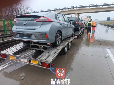 Zderzenie dwóch ciężarówek i lawety na autostradzie A4. Długi korek w stronę Wrocławia - 2