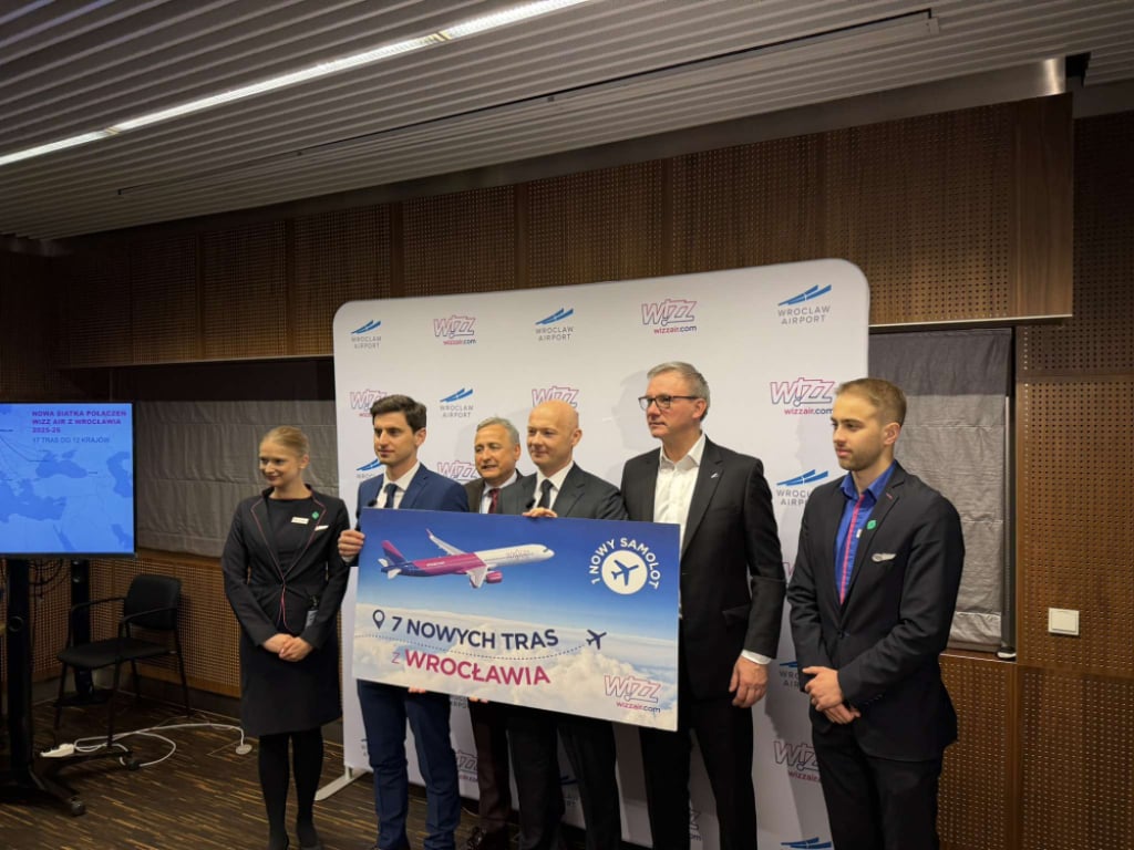 Z wrocławskiego lotniska polecimy w siedem nowych miejsc! Wizz Air informuje o rozwoju bazy operacyjnej - Konferencja prasowa na wrocławskim lotnisku. Fot: Mateusz Florczyk/ Radio Wrocław