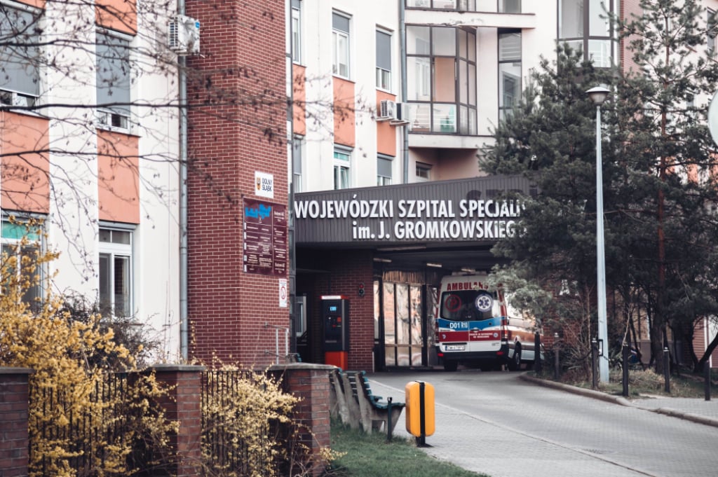 6-letnie dziecko walczy o życie. To pierwszy od kilkudziesięciu lat przypadek tej choroby we Wrocławiu - 6-letnie dziecko w ciężkim stanie trafiło do oddziału pediatrycznego szpitala przy ulicy Koszarowej. Fot. Patrycja Dzwonkowska