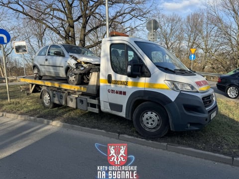 Sobota na drogach: Zderzenie we Wrocławiu i groźny wypadek w gminie Kostomłoty [ZDJĘCIA] - 4