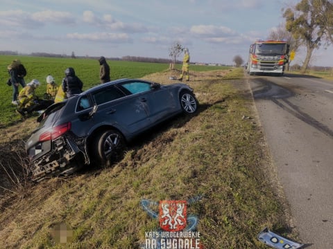 Sobota na drogach: Zderzenie we Wrocławiu i groźny wypadek w gminie Kostomłoty [ZDJĘCIA] - 5