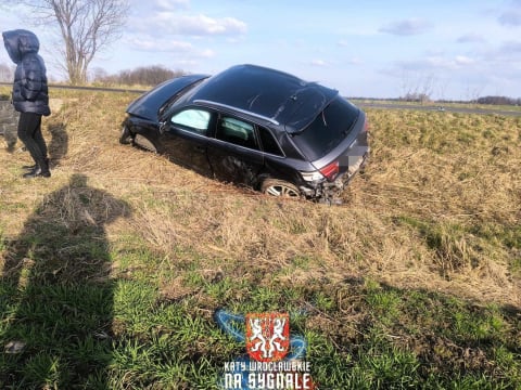 Sobota na drogach: Zderzenie we Wrocławiu i groźny wypadek w gminie Kostomłoty [ZDJĘCIA] - 7