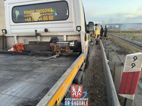 Strażacy wracali z zawodów. Po drodze... pomogli przy pożarze samochodu na AOW - 1