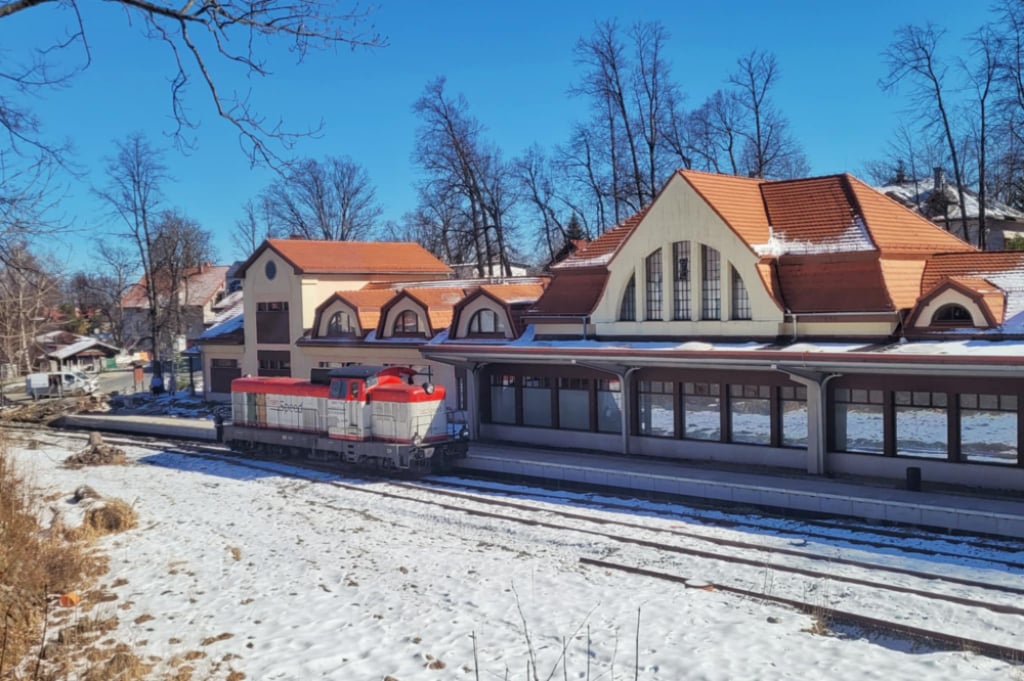 Na stację w Karpaczu dojechała lokomotywa. Prace nad otwarciem linii z Jeleniej Góry idą pełną parą - Lokomotywa na staji w Karpaczu, fot. Grzegorz Jóźwicki