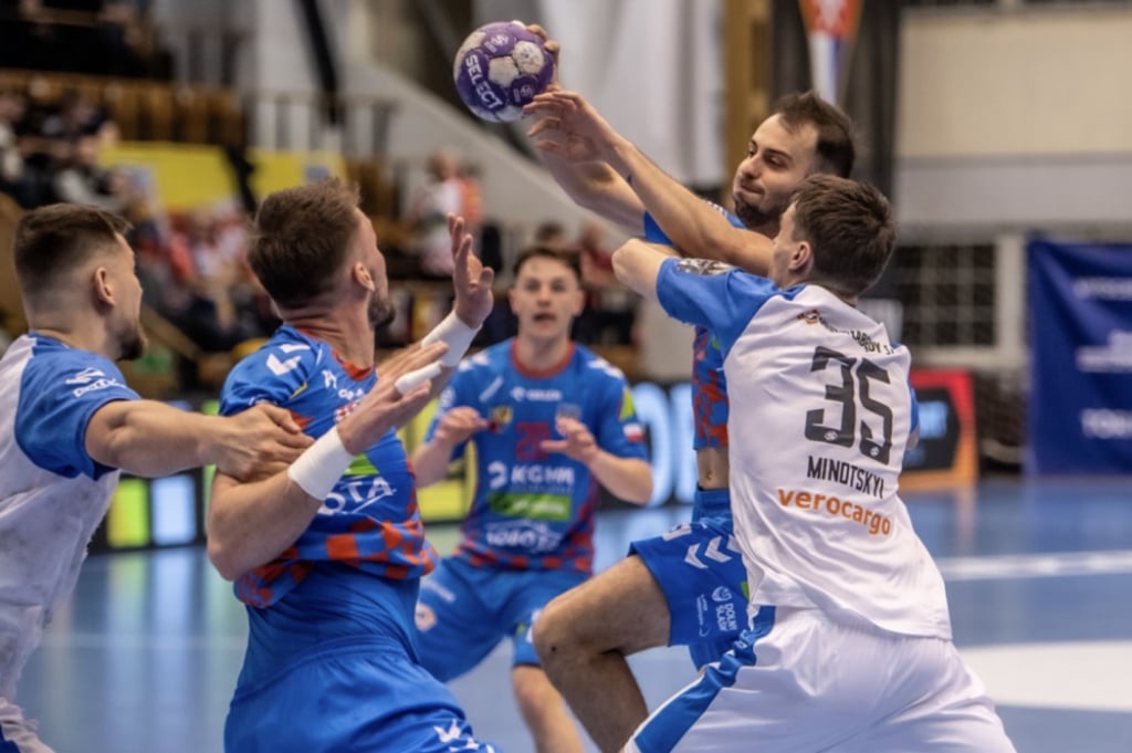 Chrobry Głogów przegrał w Zabrzu - Piłkarze ręczni KGHM Chrobrego Głogów nie mogli sobie poradzić z obroną Górnika. Fot. chrobryhandball.pl