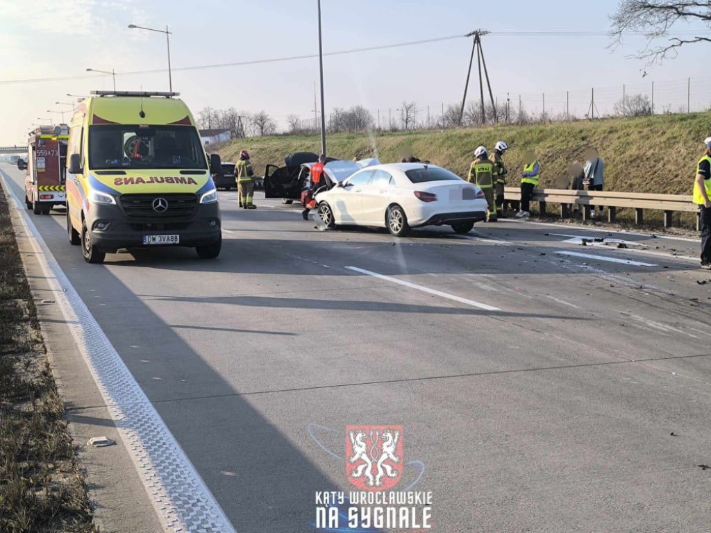 Wypadek na autostradzie A4 w kierunku Zgorzelca - Foto Paweł Bielawski /Kąty Wrocławskie na sygnale