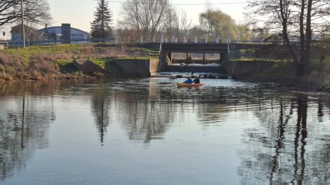 Burmistrz Namysłowa wyruszył w dwudniową podróż do Wrocławia... kajakiem. Dlaczego? - 0