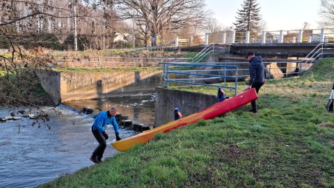 Burmistrz Namysłowa wyruszył w dwudniową podróż do Wrocławia... kajakiem. Dlaczego? - 1