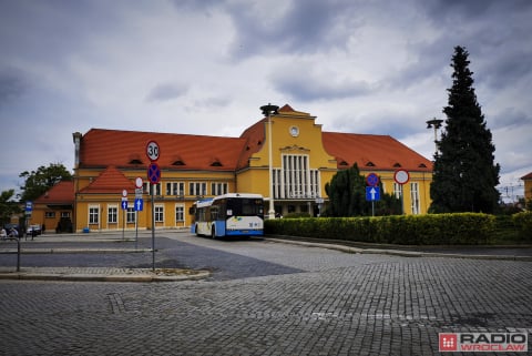 Legnicki dworzec za mały dla KD. Spółka planuje własny biurowiec - 3