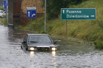 Dolny Śląsk: woda nadal groźna (Zobacz)