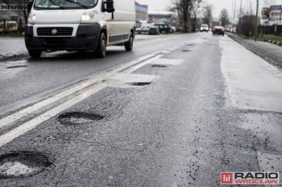 WROCŁAW: Korki i dziury, czyli horror na Pełczyńskiej (ZDJĘCIA)