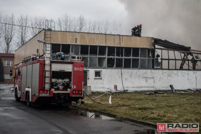 Wrocław: Pożar na terenie magazynów ABB (ZDJĘCIA)