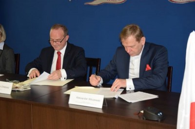 Umowa na budowę szkoły z przedszkolem w Dobrzykowicach