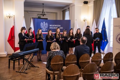 Najzdolniejsi uczniowie z Dolnego Śląska nagrodzeni stypendiami ministerstwa edukacji